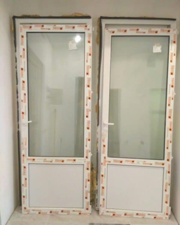 Пластиковые двери со стеклом 700х2100 мм (70 на 210 см)